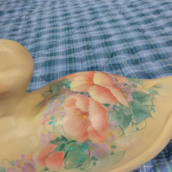 WOODEN HAND PAINTED DUCK  SIGNED - Picture 8 of 9